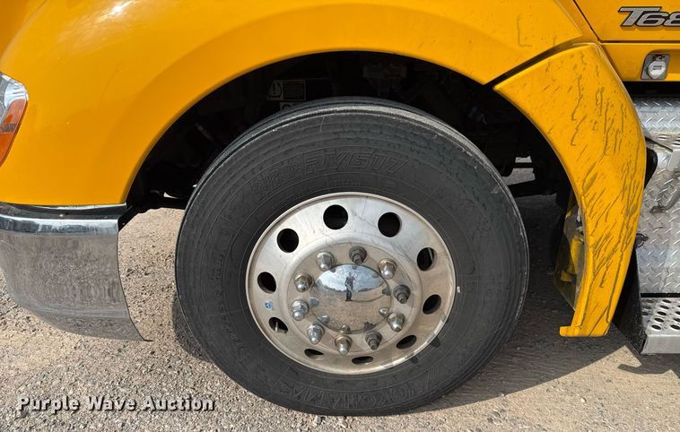 image for item EJ4567 2021 Kenworth T680 semi truck