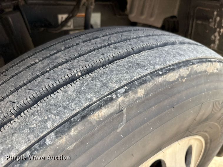 image for item EJ4567 2021 Kenworth T680 semi truck