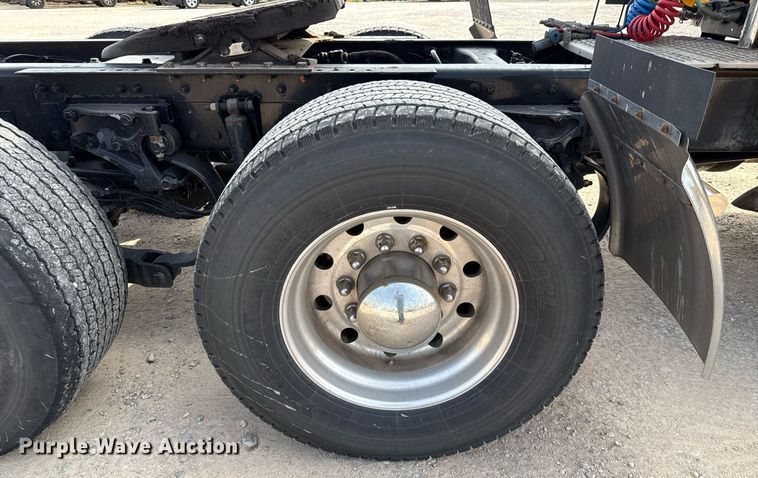 image for item EJ4567 2021 Kenworth T680 semi truck