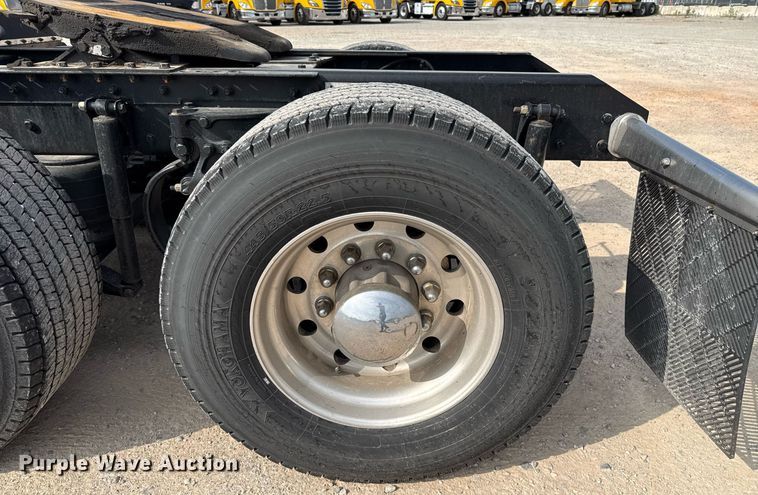 image for item EJ4567 2021 Kenworth T680 semi truck