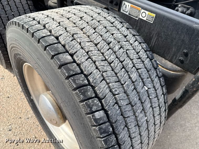 image for item EJ4567 2021 Kenworth T680 semi truck