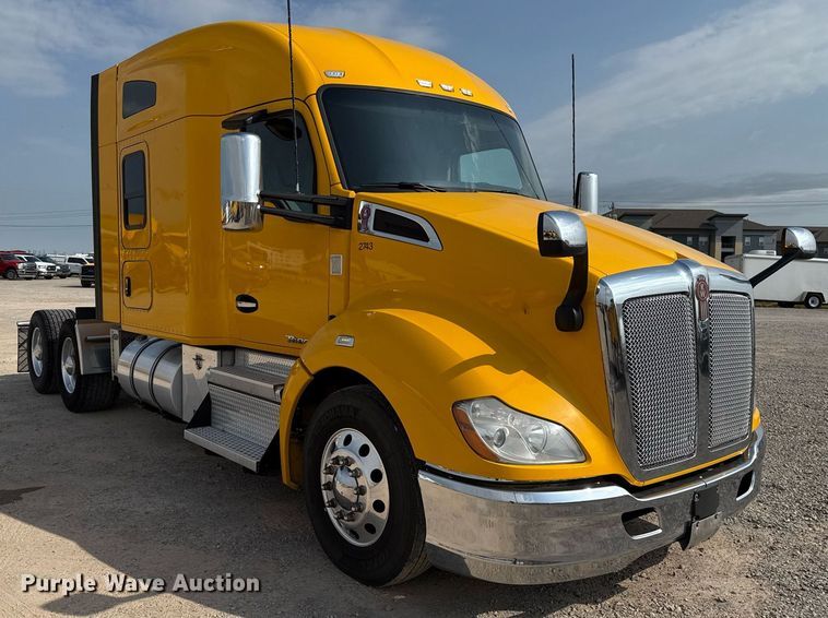 image for item EJ4568 2020 Kenworth T680 semi truck