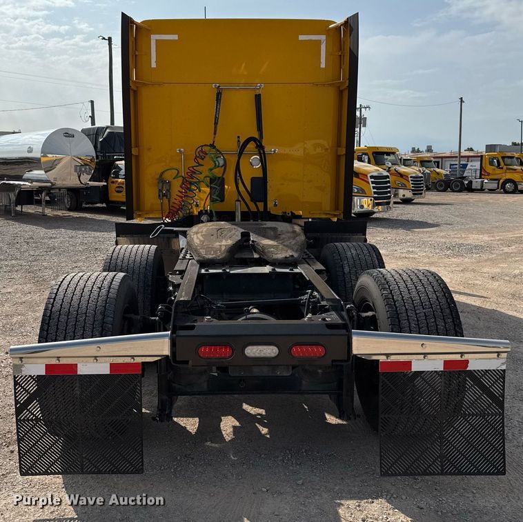 image for item EJ4568 2020 Kenworth T680 semi truck