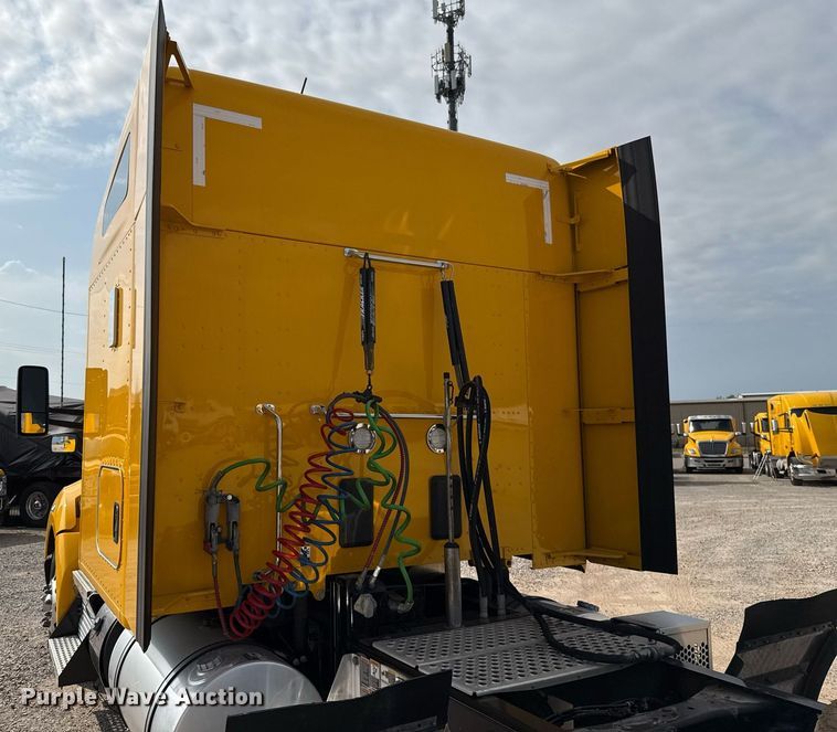 image for item EJ4568 2020 Kenworth T680 semi truck