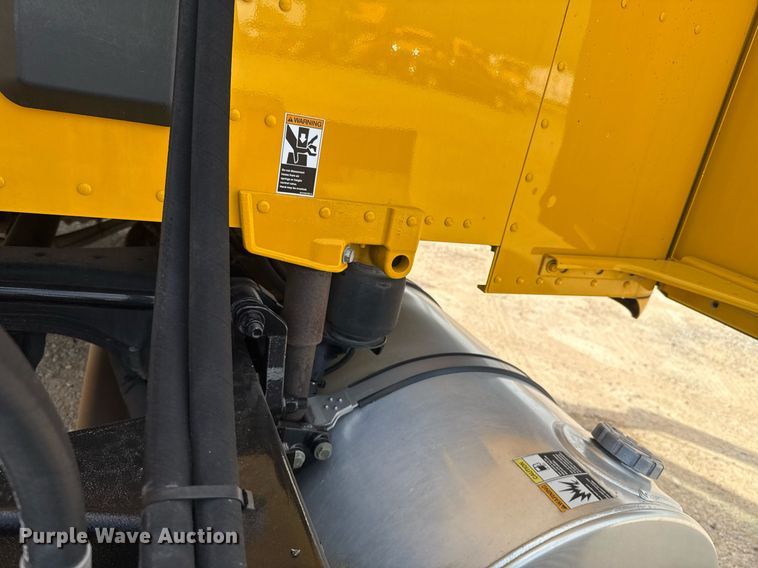 image for item EJ4568 2020 Kenworth T680 semi truck