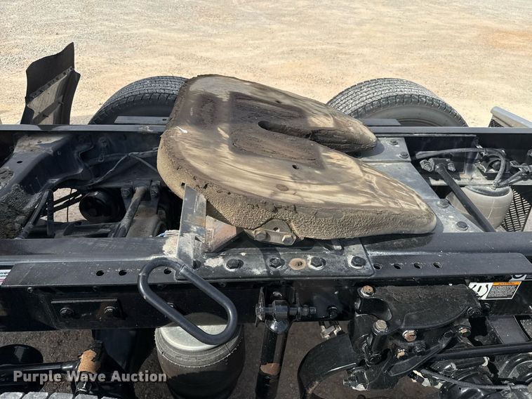 image for item EJ4568 2020 Kenworth T680 semi truck