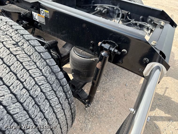 image for item EJ4568 2020 Kenworth T680 semi truck