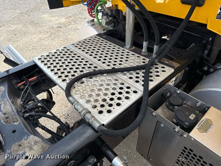 image for item EJ4568 2020 Kenworth T680 semi truck