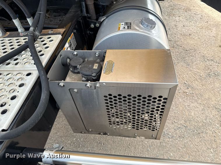 image for item EJ4568 2020 Kenworth T680 semi truck