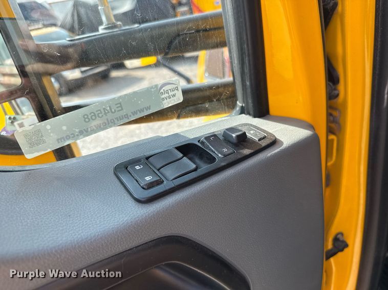 image for item EJ4568 2020 Kenworth T680 semi truck