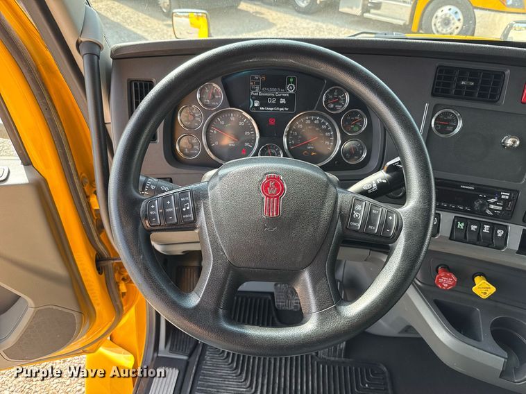 image for item EJ4568 2020 Kenworth T680 semi truck