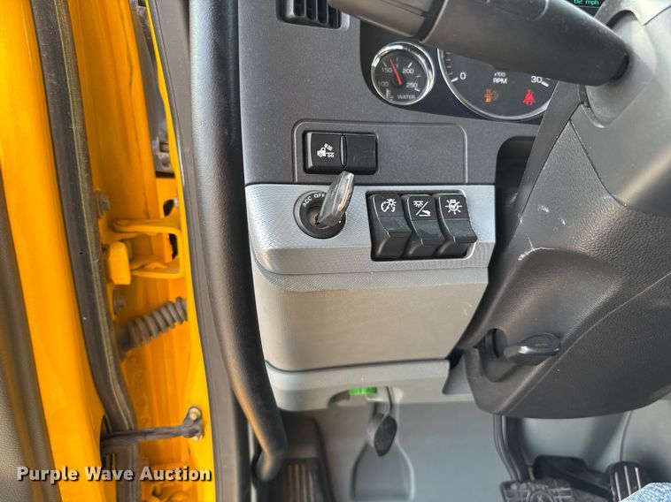 image for item EJ4568 2020 Kenworth T680 semi truck