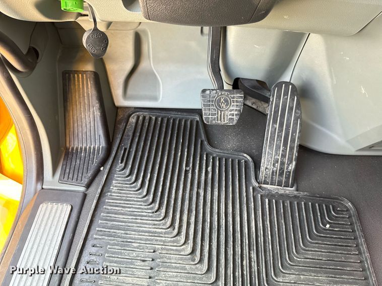 image for item EJ4568 2020 Kenworth T680 semi truck