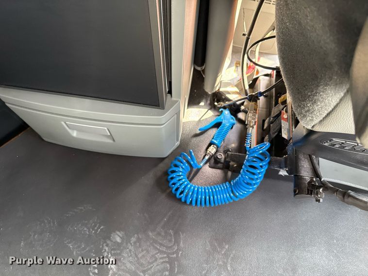 image for item EJ4568 2020 Kenworth T680 semi truck