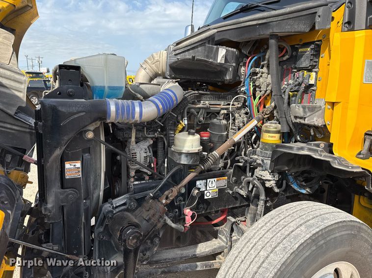image for item EJ4568 2020 Kenworth T680 semi truck