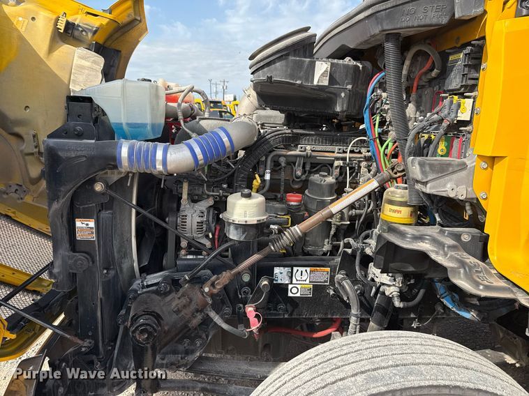 image for item EJ4568 2020 Kenworth T680 semi truck