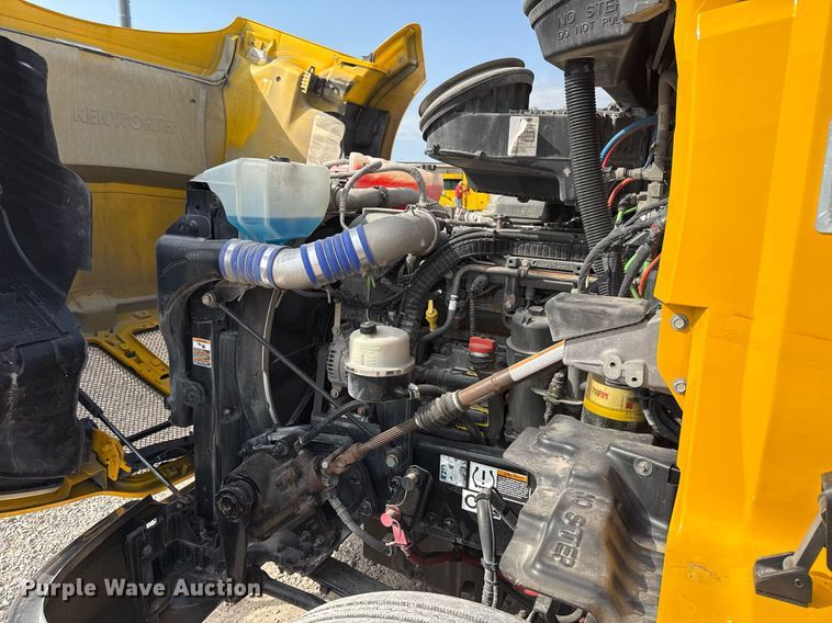 image for item EJ4568 2020 Kenworth T680 semi truck