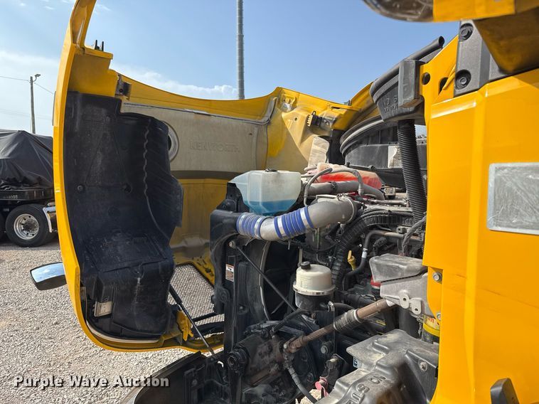 image for item EJ4568 2020 Kenworth T680 semi truck