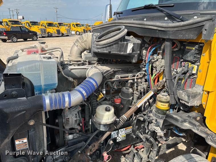 image for item EJ4568 2020 Kenworth T680 semi truck