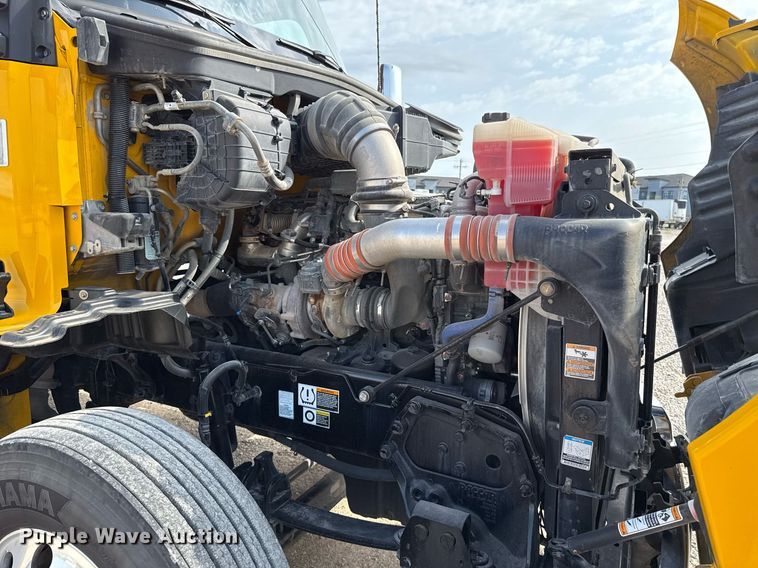 image for item EJ4568 2020 Kenworth T680 semi truck