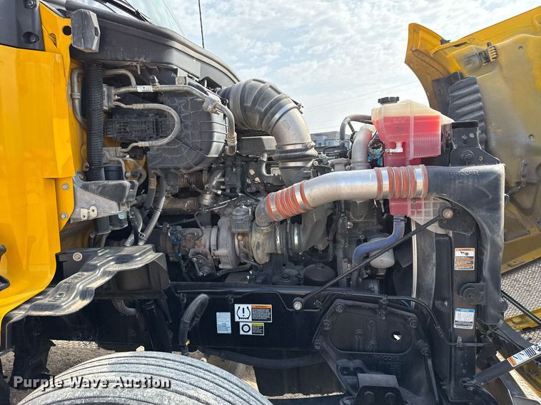 image for item EJ4568 2020 Kenworth T680 semi truck