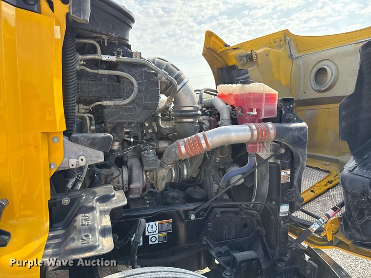 image for item EJ4568 2020 Kenworth T680 semi truck