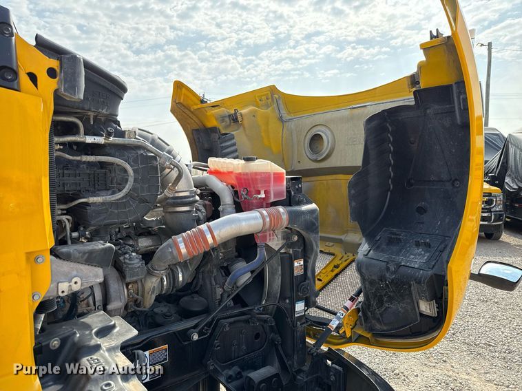 image for item EJ4568 2020 Kenworth T680 semi truck