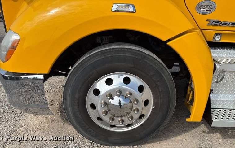 image for item EJ4568 2020 Kenworth T680 semi truck