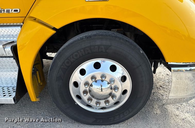 image for item EJ4568 2020 Kenworth T680 semi truck