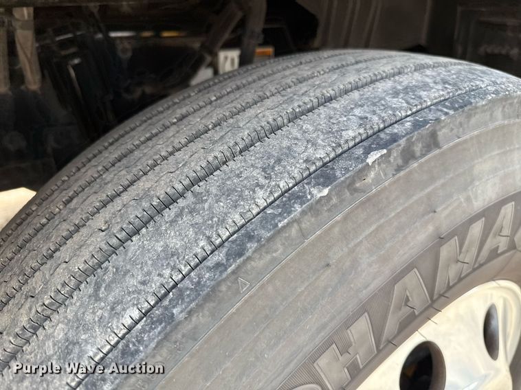 image for item EJ4568 2020 Kenworth T680 semi truck