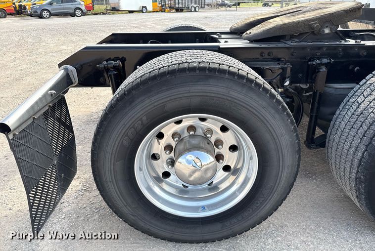 image for item EJ4568 2020 Kenworth T680 semi truck