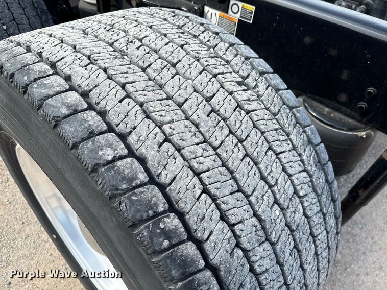 image for item EJ4568 2020 Kenworth T680 semi truck