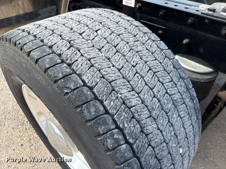 image for item EJ4568 2020 Kenworth T680 semi truck