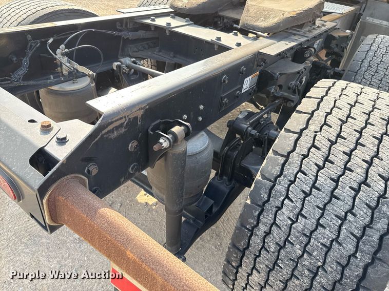 image for item EJ4569 2019 Kenworth T680 semi truck