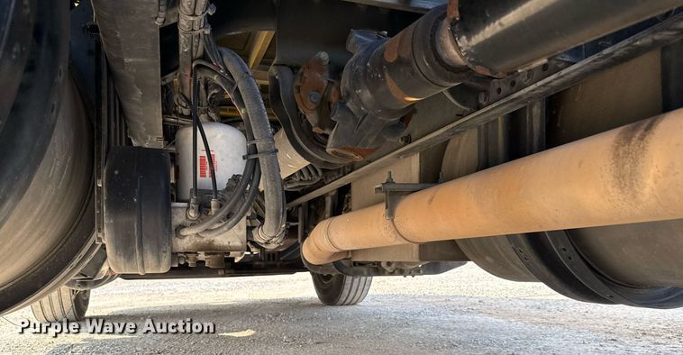 image for item EJ4569 2019 Kenworth T680 semi truck