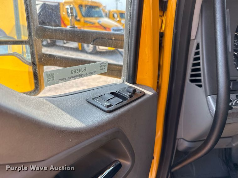 image for item EJ4569 2019 Kenworth T680 semi truck