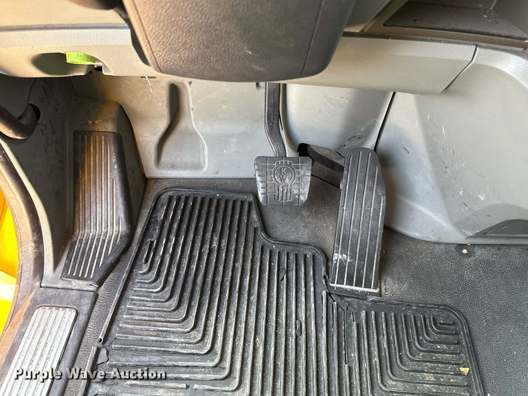 image for item EJ4569 2019 Kenworth T680 semi truck