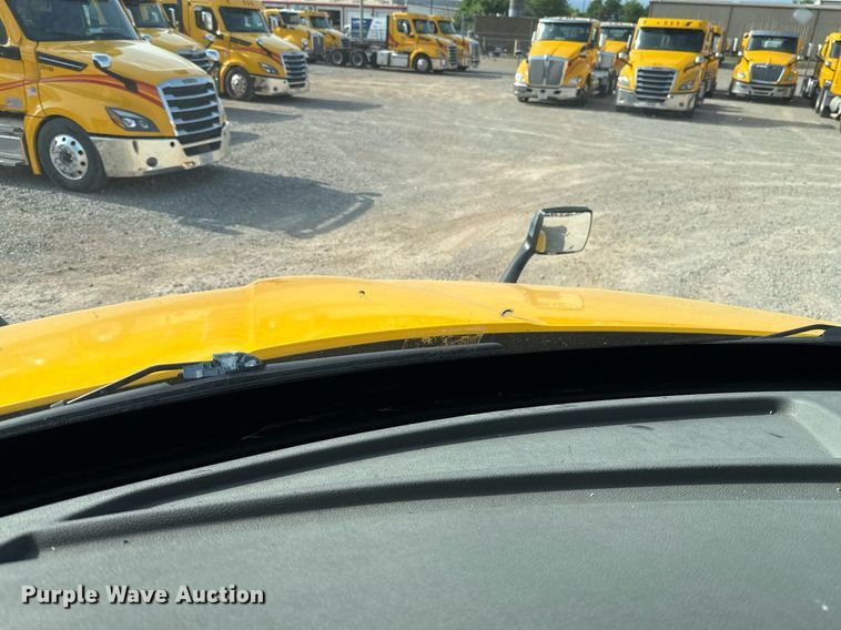 image for item EJ4569 2019 Kenworth T680 semi truck