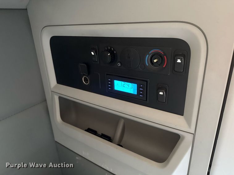 image for item EJ4569 2019 Kenworth T680 semi truck