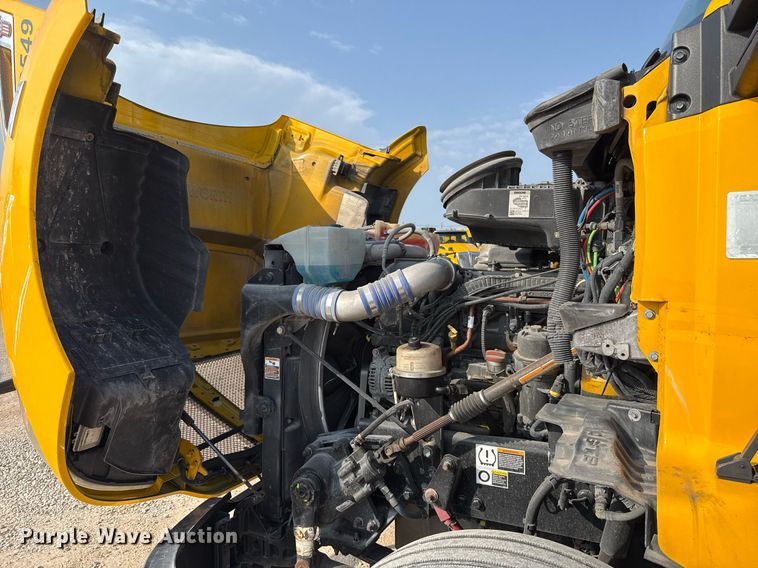 image for item EJ4569 2019 Kenworth T680 semi truck