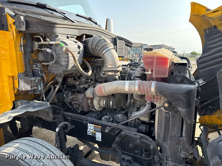 image for item EJ4569 2019 Kenworth T680 semi truck