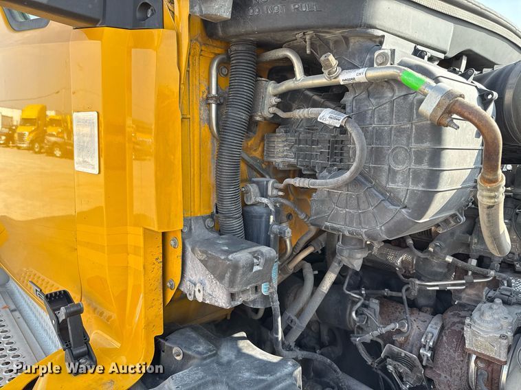 image for item EJ4569 2019 Kenworth T680 semi truck