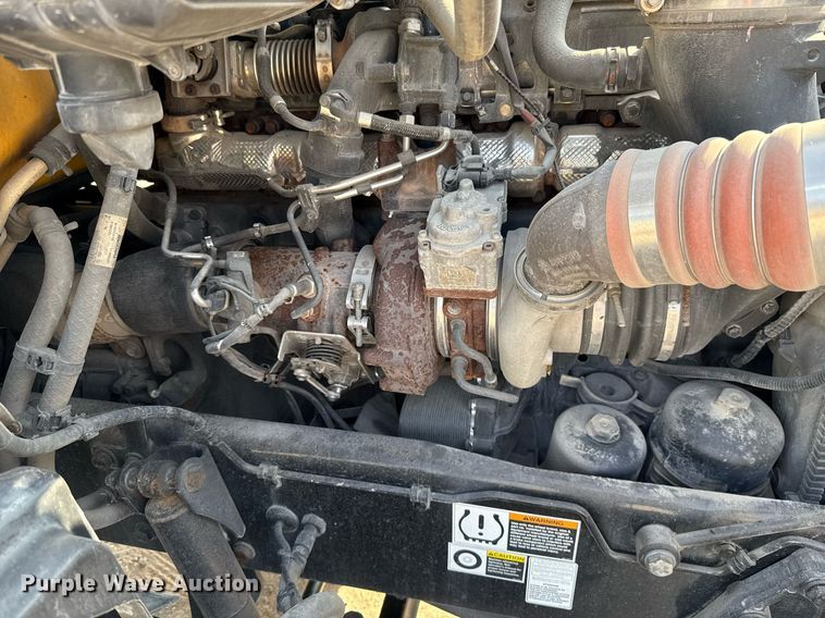 image for item EJ4569 2019 Kenworth T680 semi truck