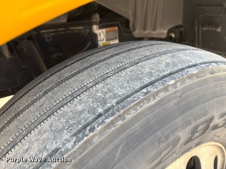 image for item EJ4569 2019 Kenworth T680 semi truck