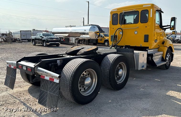 image for item EJ4570 2022 Kenworth T680 semi truck