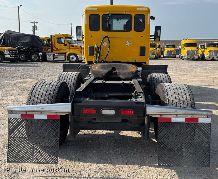 image for item EJ4570 2022 Kenworth T680 semi truck