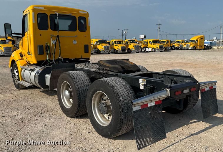 image for item EJ4570 2022 Kenworth T680 semi truck