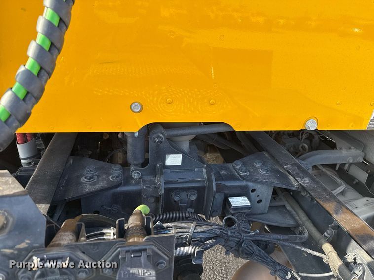 image for item EJ4570 2022 Kenworth T680 semi truck