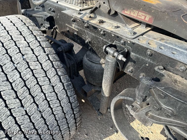 image for item EJ4570 2022 Kenworth T680 semi truck