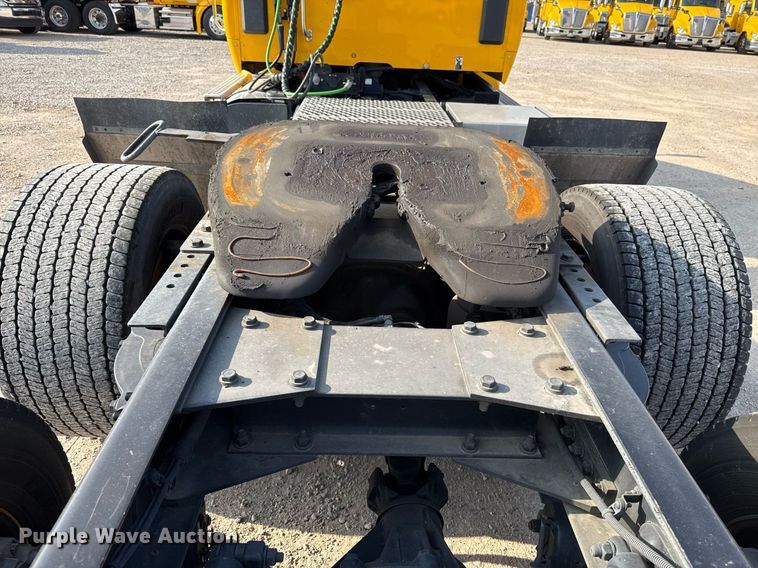 image for item EJ4570 2022 Kenworth T680 semi truck